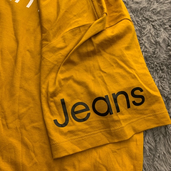 Calvin Klein Tee - Picture 5 of 5